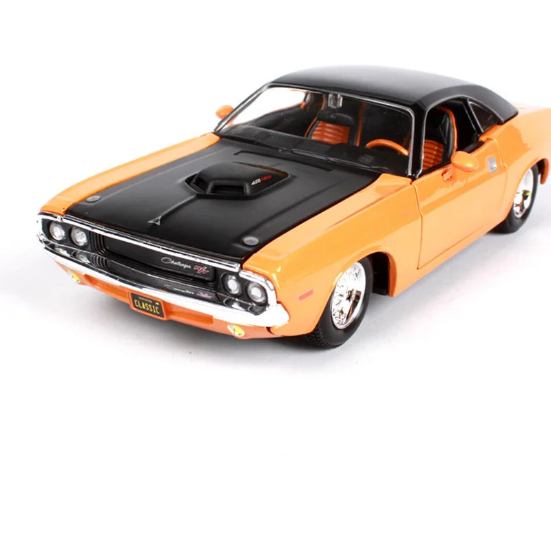 1:24 1970 Dodge Challenger Die-Cast Model Car – Retro Muscle Sports Car Collectible