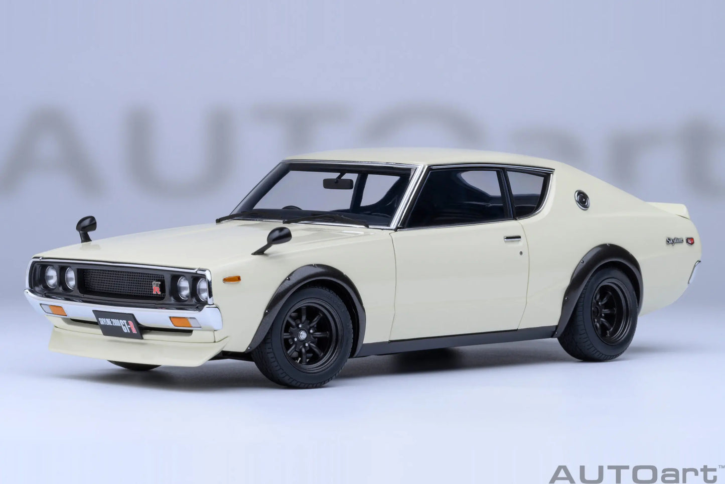 [SuperDetailed] 1:18 Nissan Skyline 2000 GT-R (KPGC110) Tuned Version Die-Cast Model – Static Display Collectible