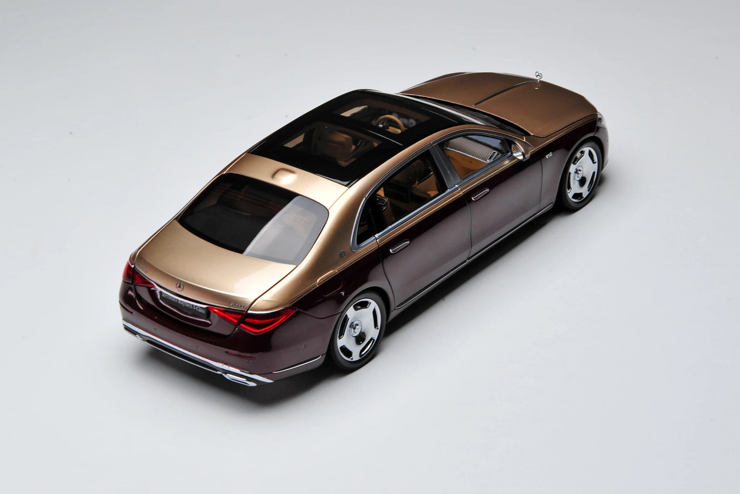 [SuperDetailed] 1:18 Maybach S-Class S680 2021 Die-Cast Model Car – Limited Edition Collectible