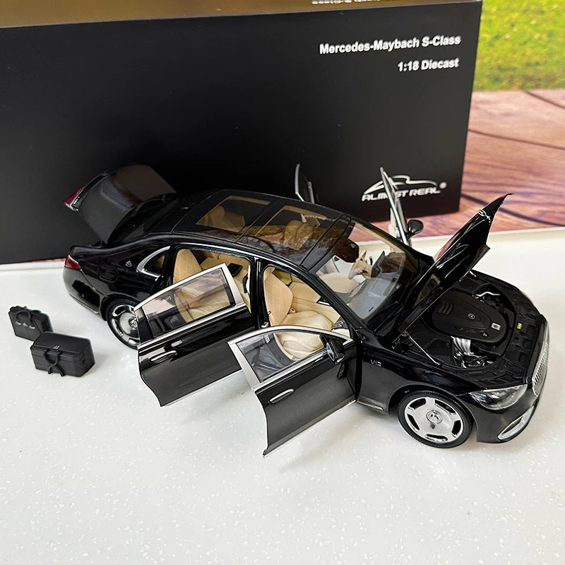 [SuperDetailed] 1:18 Maybach S-Class S680 2021 Die-Cast Model Car – Limited Edition Collectible