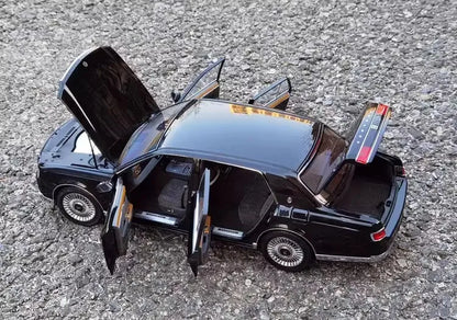 [SuperDetailed] 1:18 Toyota Century Die-Cast Model Car – Fully Openable Collectible