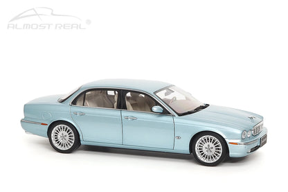 [SuperDetailed] 1:18 Jaguar XJ6 X350 Die-Cast Model Car – Luxury Collectible Gift