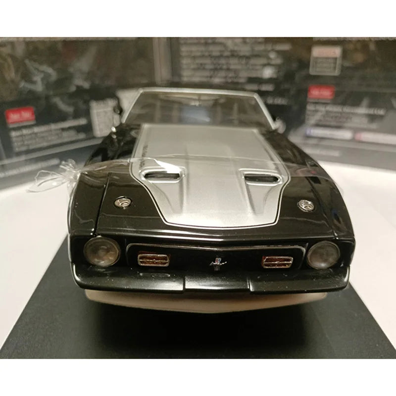 [SuperDetailed] 1:18 Ford Mustang Mach 1 Die-Cast Model Car – Collectible Display Piece