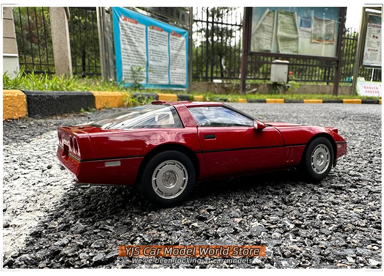 [SuperDetailed] 1:18 Chevrolet Corvette C4 1986 Die-Cast Model Car – Classic Collectible