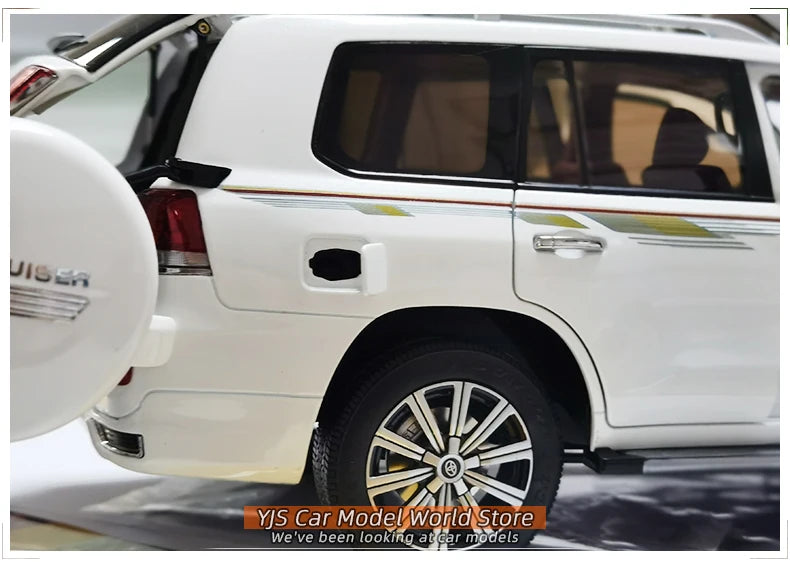 [SuperDetailed] 1:18 Toyota Land Cruiser LC200 Die-Cast Model – Spare Tire Version (Limited Edition)