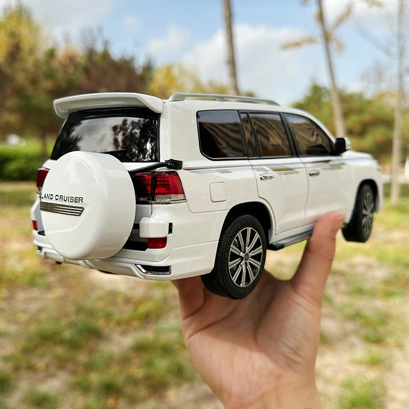 [SuperDetailed] 1:18 Toyota Land Cruiser LC200 Die-Cast Model – Spare Tire Version (Limited Edition)