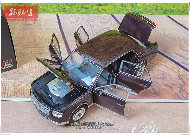 [SuperDetailed] 1:18 Toyota Century Die-Cast Model Car – Full-Open Collectible