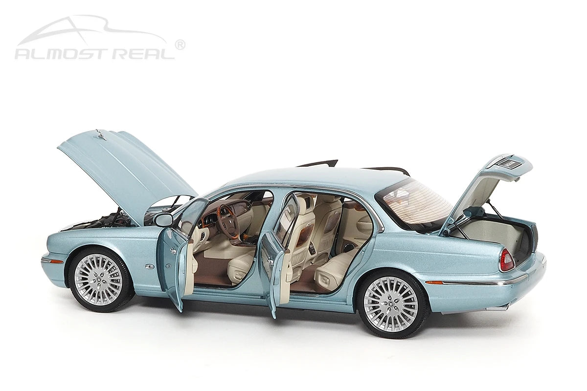 [SuperDetailed] 1:18 Jaguar XJ6 X350 Die-Cast Model Car – Luxury Collectible Gift