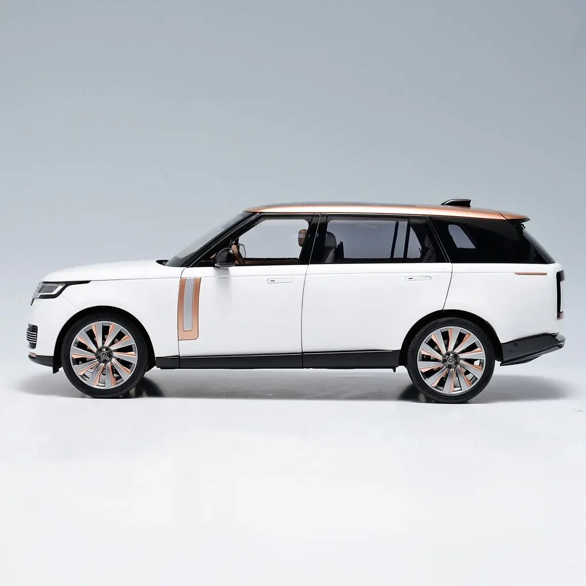 [SuperDetailed] 1:18 Land Rover Range Rover Honor Genesis Long Edition 2024 Die-Cast Model – Collectible Car