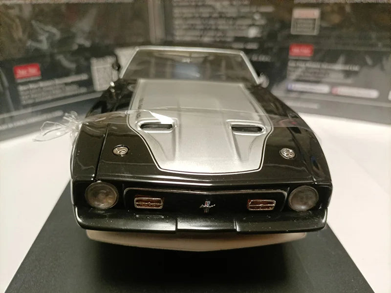 [SuperDetailed] 1:18 Ford Mustang Mach 1 Die-Cast Model Car – Collectible Display Piece