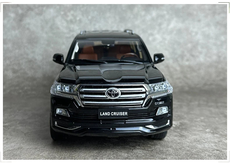 [SuperDetailed] 1:18 Toyota Land Cruiser LC200 Die-Cast Model – Spare Tire Version (Limited Edition)