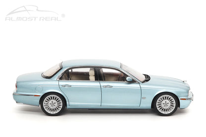 [SuperDetailed] 1:18 Jaguar XJ6 X350 Die-Cast Model Car – Luxury Collectible Gift