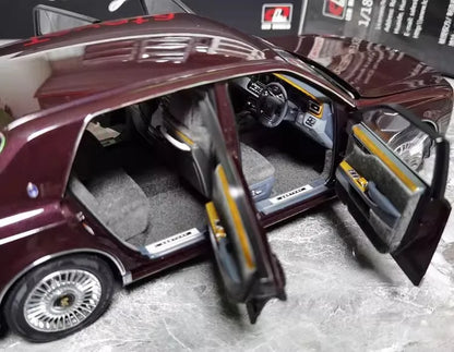 [SuperDetailed] 1:18 Toyota Century Die-Cast Model Car – Fully Openable Collectible