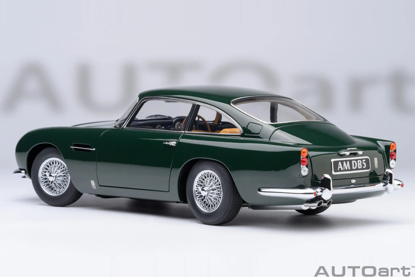 [SuperDetailed] 1:18 Aston Martin DB5 Die-Cast Model Car (British Racing Green) – Static Display Collectible