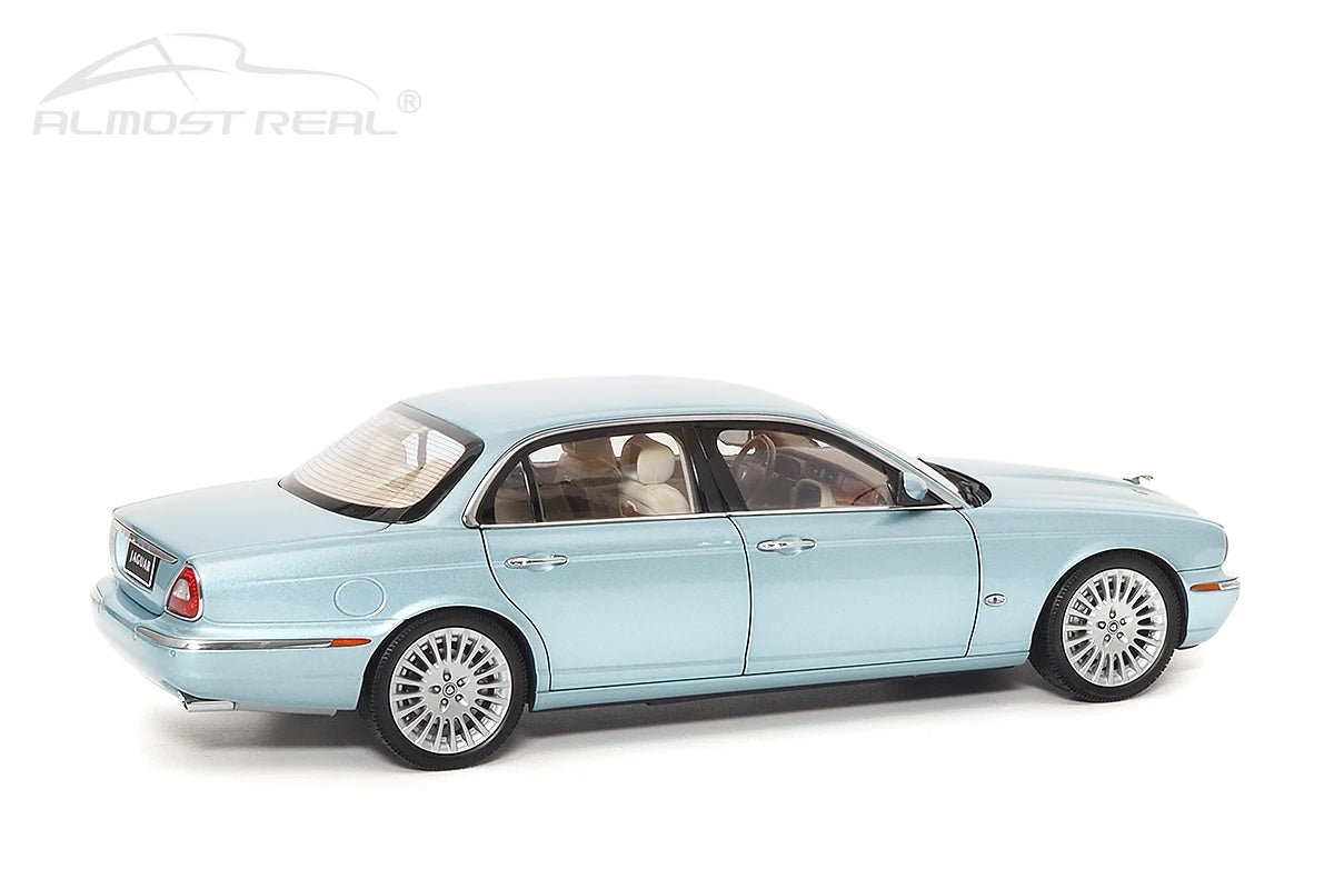 [SuperDetailed] 1:18 Jaguar XJ6 X350 Die-Cast Model Car – Luxury Collectible Gift