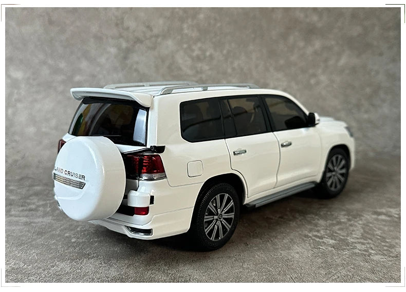 [SuperDetailed] 1:18 Toyota Land Cruiser LC200 Die-Cast Model – Spare Tire Version (Limited Edition)