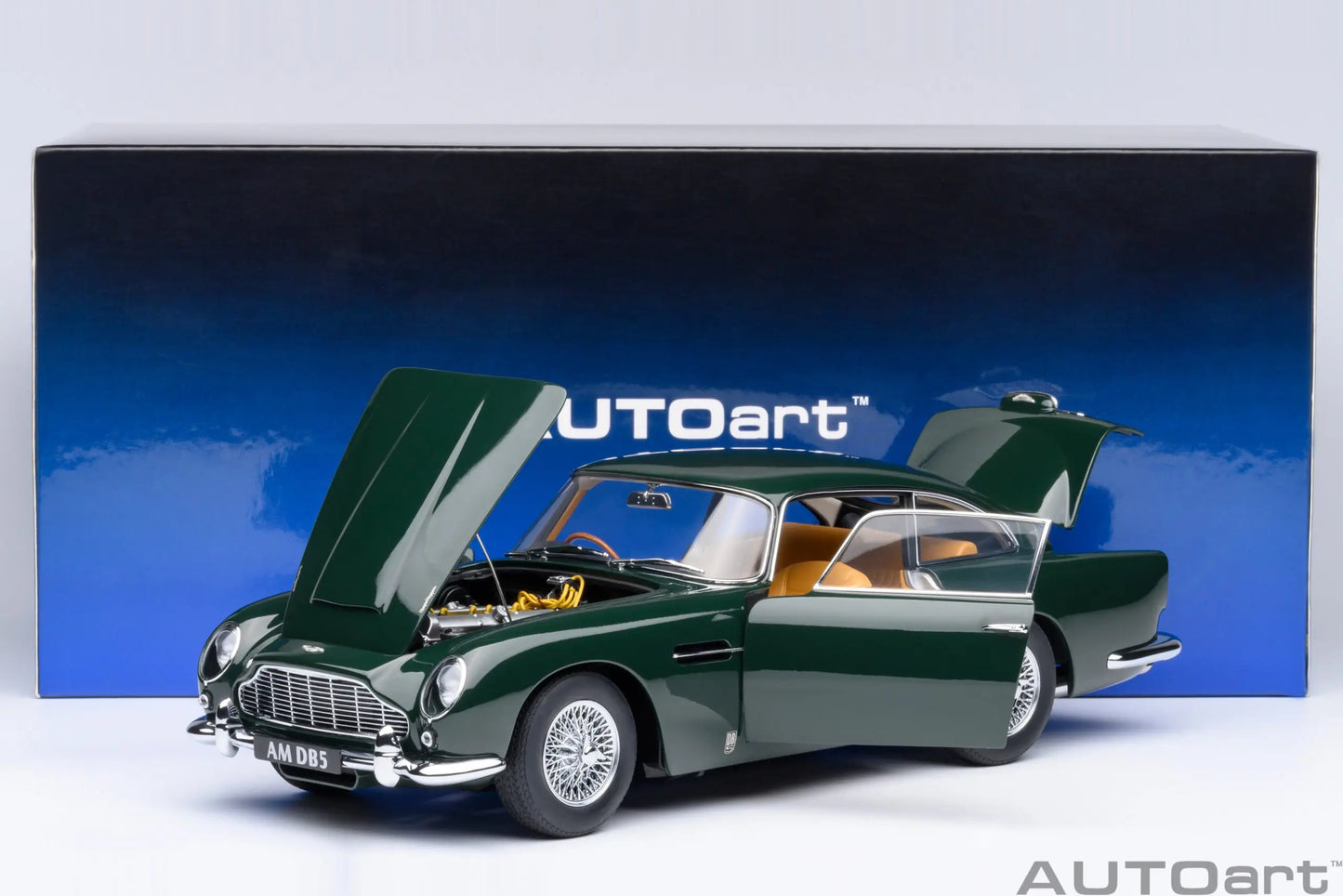 [SuperDetailed] 1:18 Aston Martin DB5 Die-Cast Model Car (British Racing Green) – Static Display Collectible