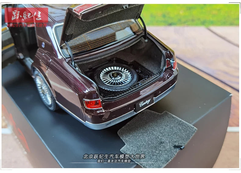 [SuperDetailed] 1:18 Toyota Century Die-Cast Model Car – Full-Open Collectible