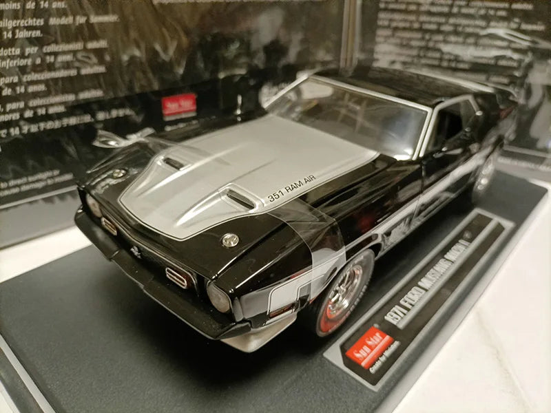 [SuperDetailed] 1:18 Ford Mustang Mach 1 Die-Cast Model Car – Collectible Display Piece