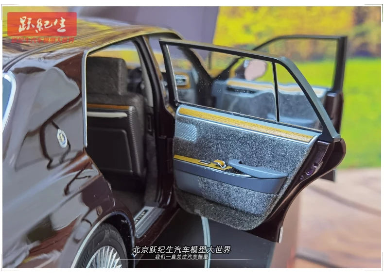 [SuperDetailed] 1:18 Toyota Century Die-Cast Model Car – Full-Open Collectible