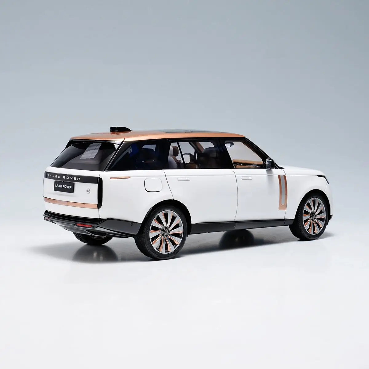 [SuperDetailed] 1:18 Land Rover Range Rover Honor Genesis Long Edition 2024 Die-Cast Model – Collectible Car