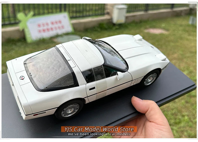 [SuperDetailed] 1:18 Chevrolet Corvette C4 1986 Die-Cast Model Car – Classic Collectible