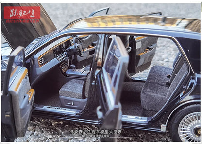 [SuperDetailed] 1:18 Toyota Century Die-Cast Model Car – Full-Open Collectible