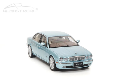 [SuperDetailed] 1:18 Jaguar XJ6 X350 Die-Cast Model Car – Luxury Collectible Gift