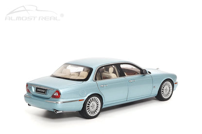 [SuperDetailed] 1:18 Jaguar XJ6 X350 Die-Cast Model Car – Luxury Collectible Gift