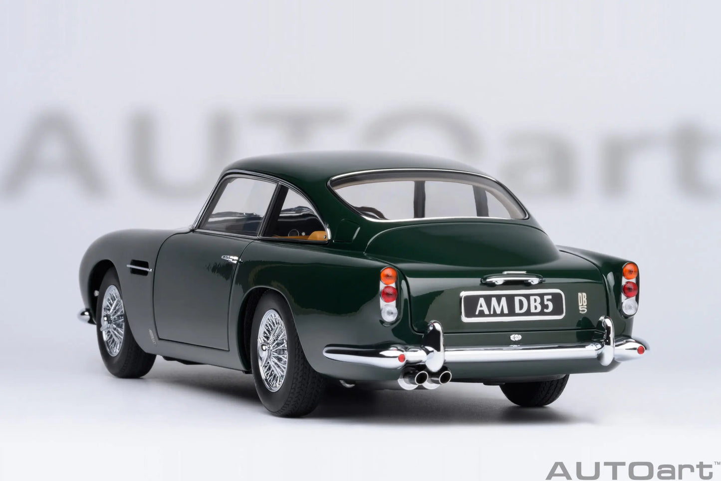 [SuperDetailed] 1:18 Aston Martin DB5 Die-Cast Model Car (British Racing Green) – Static Display Collectible