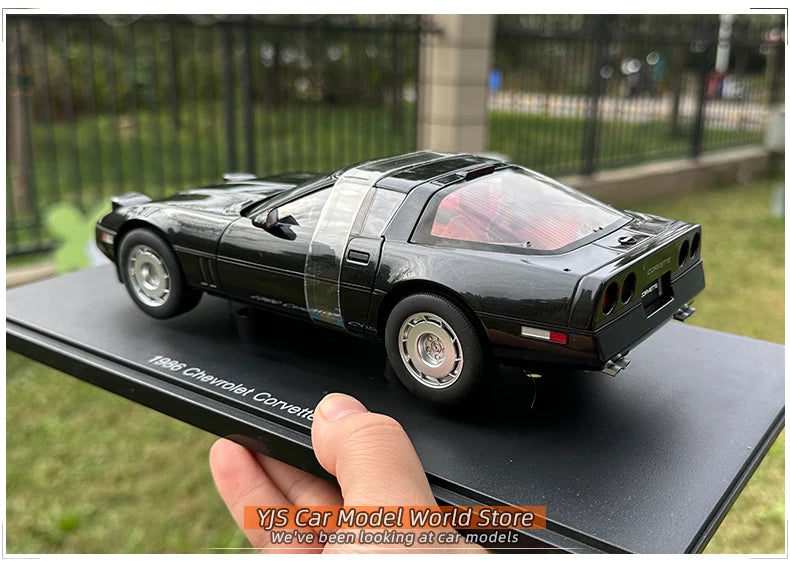 [SuperDetailed] 1:18 Chevrolet Corvette C4 1986 Die-Cast Model Car – Classic Collectible