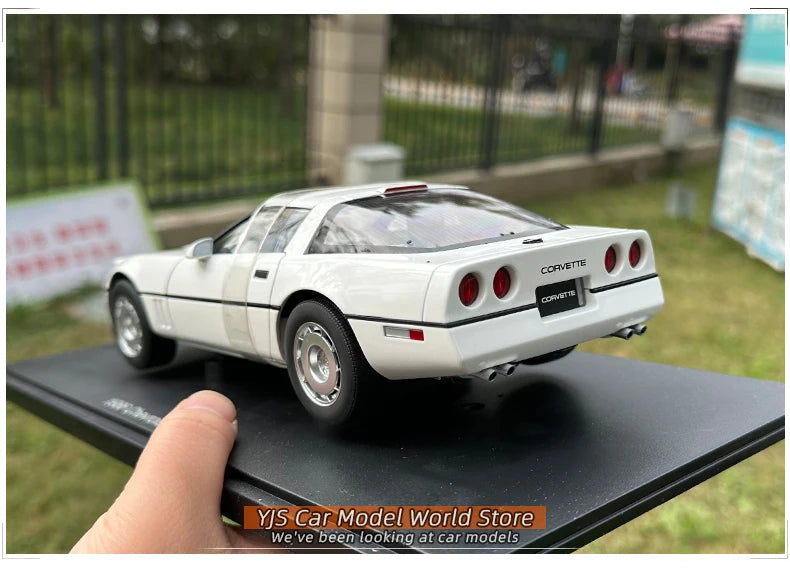 [SuperDetailed] 1:18 Chevrolet Corvette C4 1986 Die-Cast Model Car – Classic Collectible