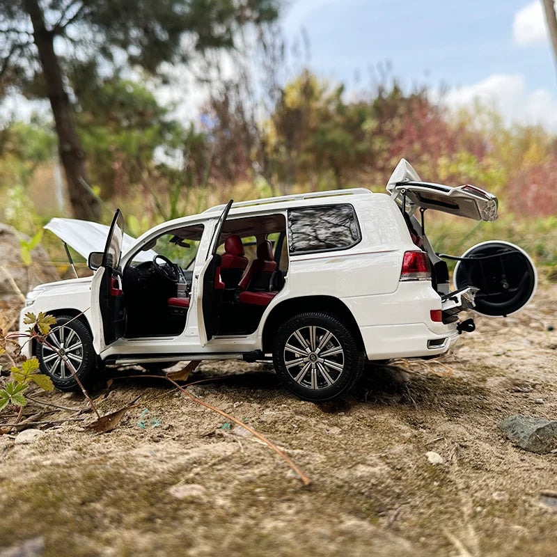 [SuperDetailed] 1:18 Toyota Land Cruiser LC200 Die-Cast Model – Spare Tire Version (Limited Edition)