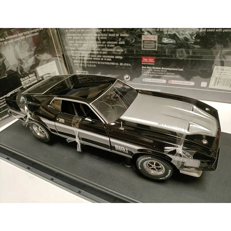 [SuperDetailed] 1:18 Ford Mustang Mach 1 Die-Cast Model Car – Collectible Display Piece