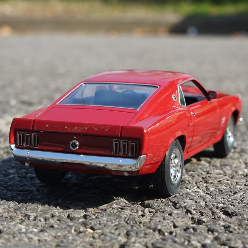 1:24 Ford Mustang Boss 429 Die-Cast Model Car – Classic Sports Car Collectible