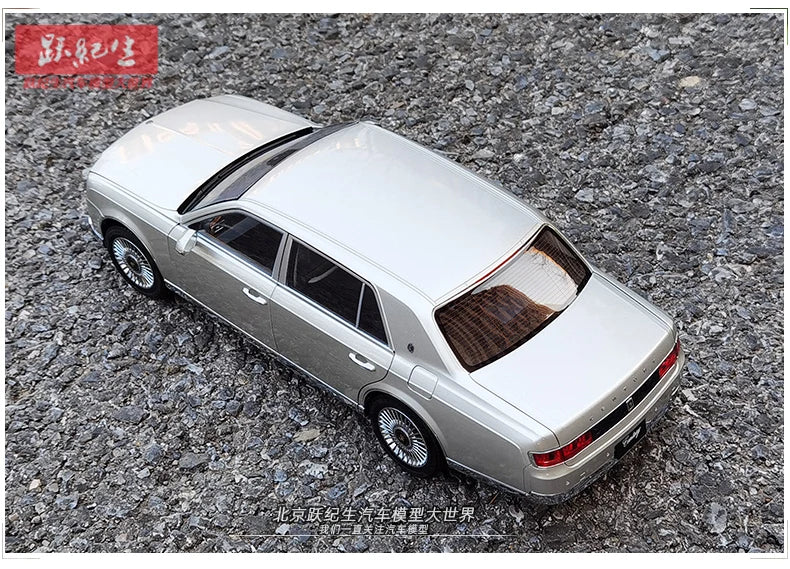 [SuperDetailed] 1:18 Toyota Century Die-Cast Model Car – Full-Open Collectible