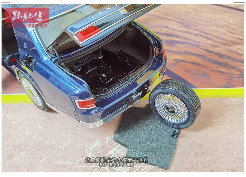 [SuperDetailed] 1:18 Toyota Century Die-Cast Model Car – Full-Open Collectible