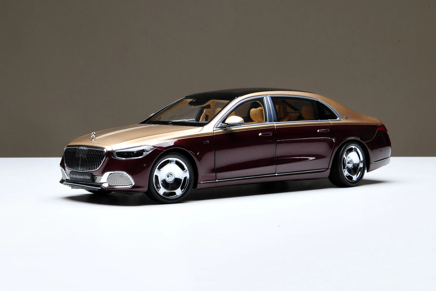 [SuperDetailed] 1:18 Maybach S-Class S680 2021 Die-Cast Model Car – Limited Edition Collectible