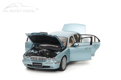 [SuperDetailed] 1:18 Jaguar XJ6 X350 Die-Cast Model Car – Luxury Collectible Gift