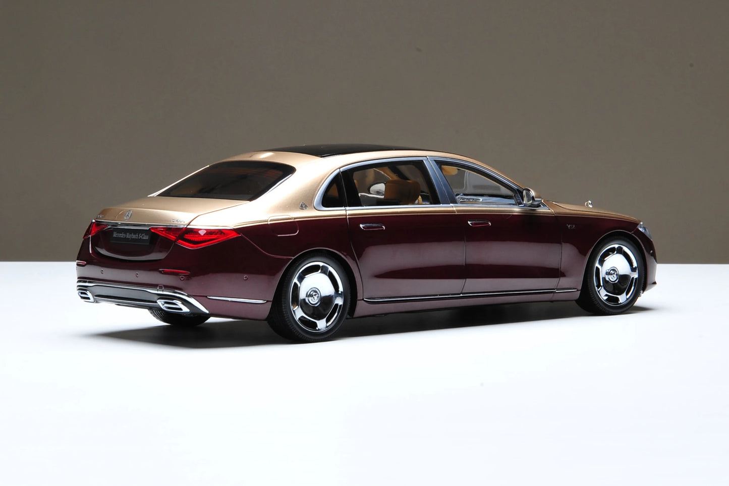 [SuperDetailed] 1:18 Maybach S-Class S680 2021 Die-Cast Model Car – Limited Edition Collectible