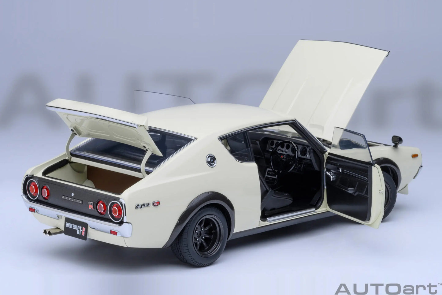 [SuperDetailed] 1:18 Nissan Skyline 2000 GT-R (KPGC110) Tuned Version Die-Cast Model – Static Display Collectible