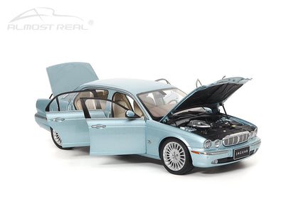 [SuperDetailed] 1:18 Jaguar XJ6 X350 Die-Cast Model Car – Luxury Collectible Gift